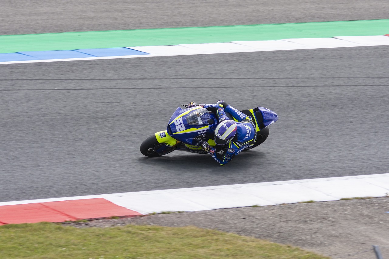 而另一边 而另一边