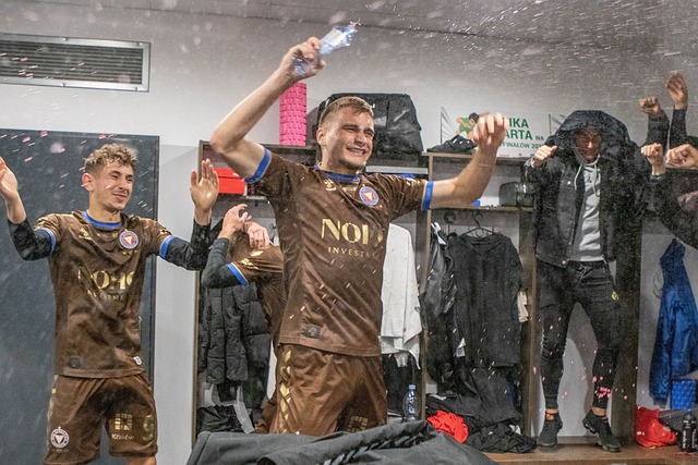 的中场带来 的中场带来